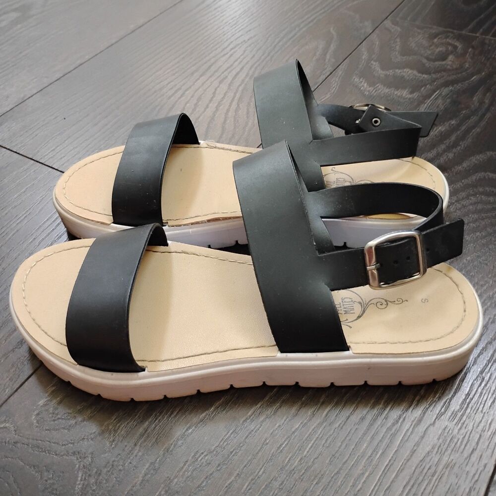 Soul Mates Ankle Strap Women’s Flat Sandals Size Small S 5/6